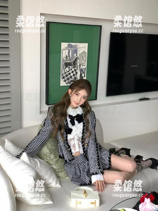 51吃瓜app：完整的八卦在这里，网页那些我就不说了...
