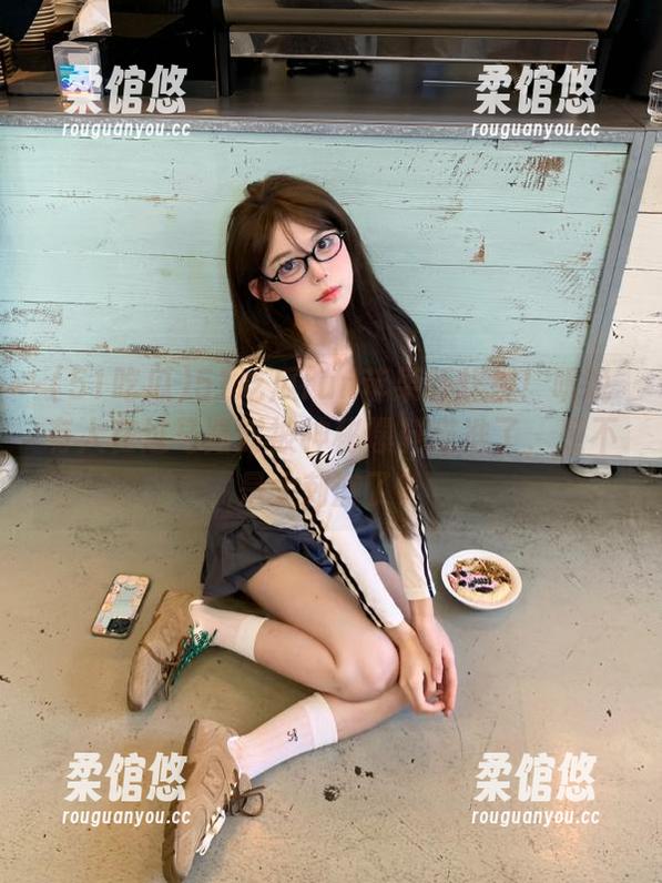 51吃瓜fun苹果版炸裂！听说有人在过马路时被神秘爆料瞄准了，是不是太刺激了？