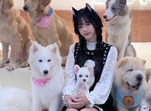 导航直达：91吃瓜中心带你走进KTV的瞎炫耀时刻！