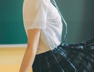 今日吃瓜：观看热门大瓜，一边吃方便面一边感受八卦的滋味！