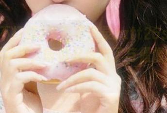 要不要登录zztt26su黑料不打烊苹果，听说又传出了与偶像的绯闻？
